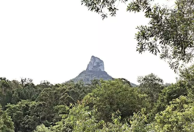 Отель Glass On Glasshouse