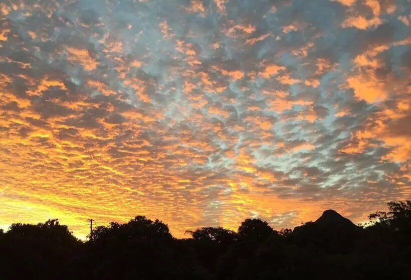 Отель Glass On Glasshouse