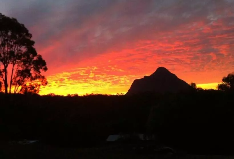 Отель Glass On Glasshouse