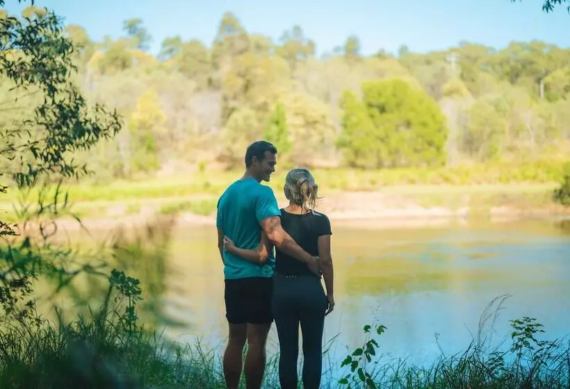 Отель Glass On Glasshouse