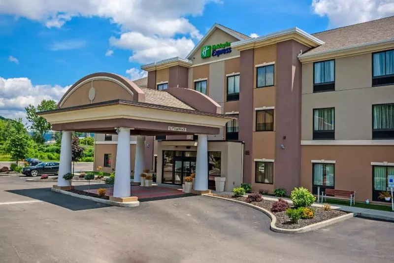 호텔 Holiday Inn Express And Suites   Bradford, An Ihg