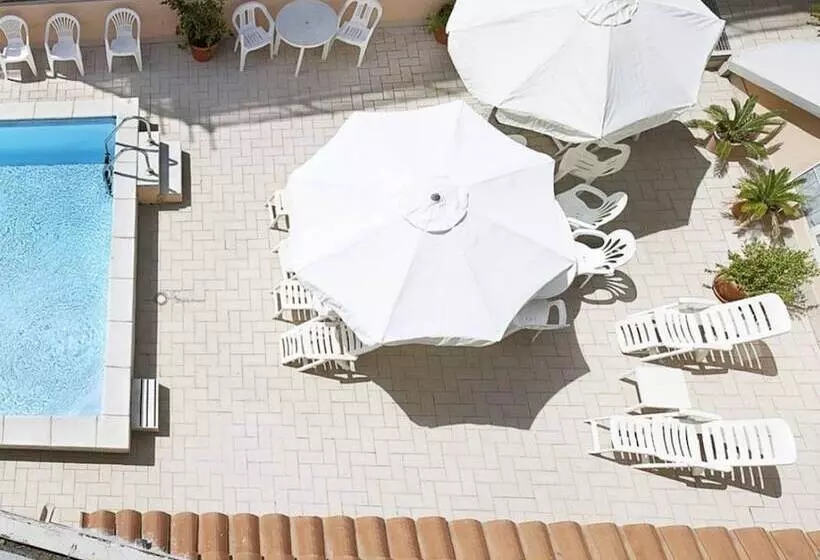 בית מלון כפרי Majore