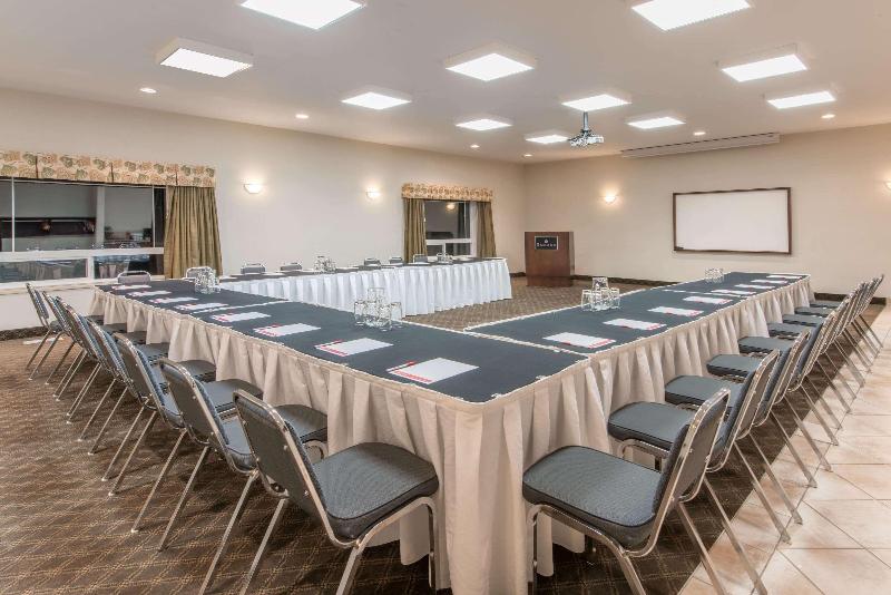 בית מלון כפרי Ramada By Wyndham Wainwright