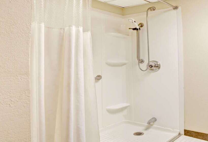 فندق Ramada By Wyndham West Memphis