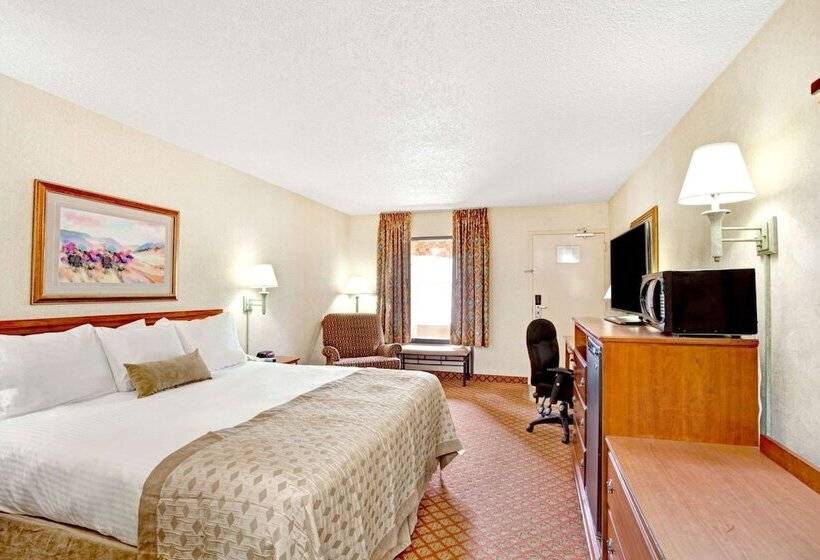 فندق Ramada By Wyndham West Memphis