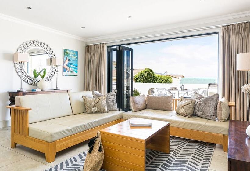 Harbour House Hotel   Harbour Square