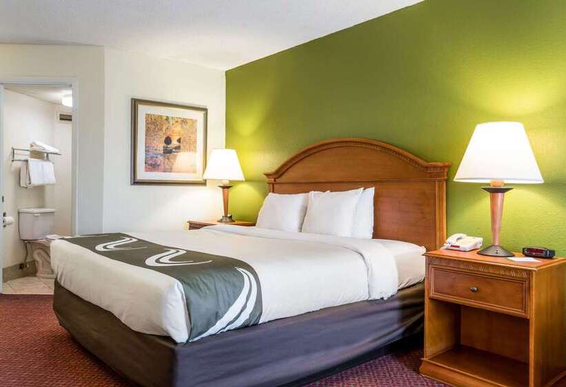 בית מלון כפרי Quality Inn North