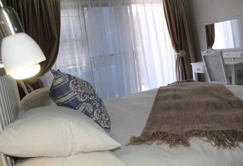 Blue Lagoon Hotel And Conference Centre