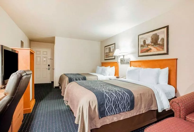 Отель Comfort Inn & Suites Salinas