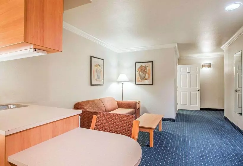 Отель Comfort Inn & Suites Salinas