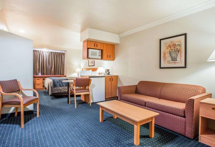 Отель Comfort Inn & Suites Salinas