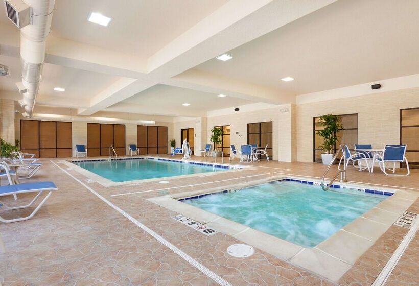 בית מלון כפרי Hampton Inn & Suites Detroit/chesterfield Township