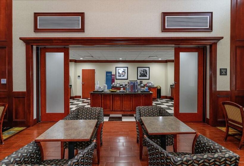 בית מלון כפרי Hampton Inn & Suites Detroit/chesterfield Township