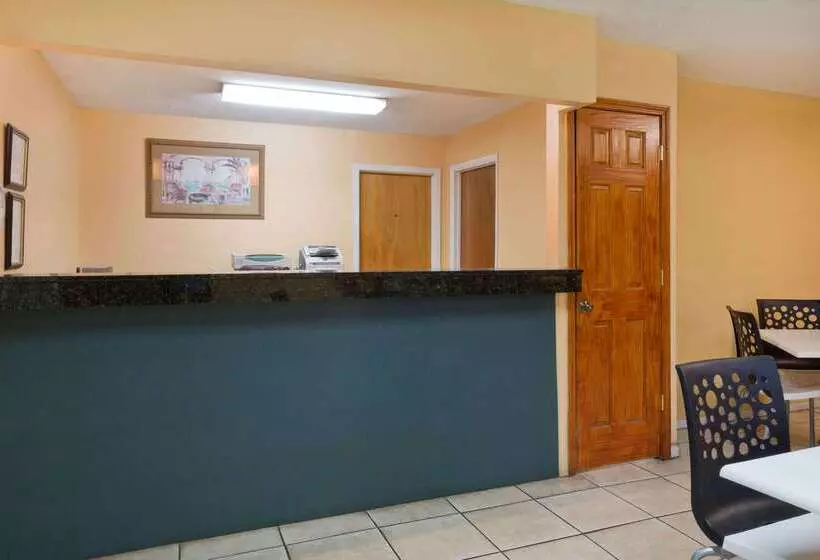 호텔 Super 8 By Wyndham Chipley