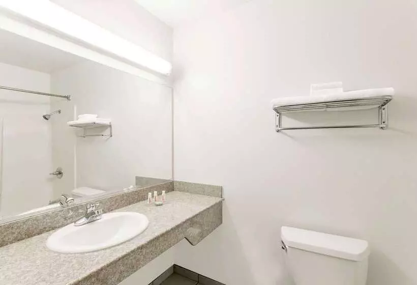 酒店 Super 8 By Wyndham Cloverdale Wine Country