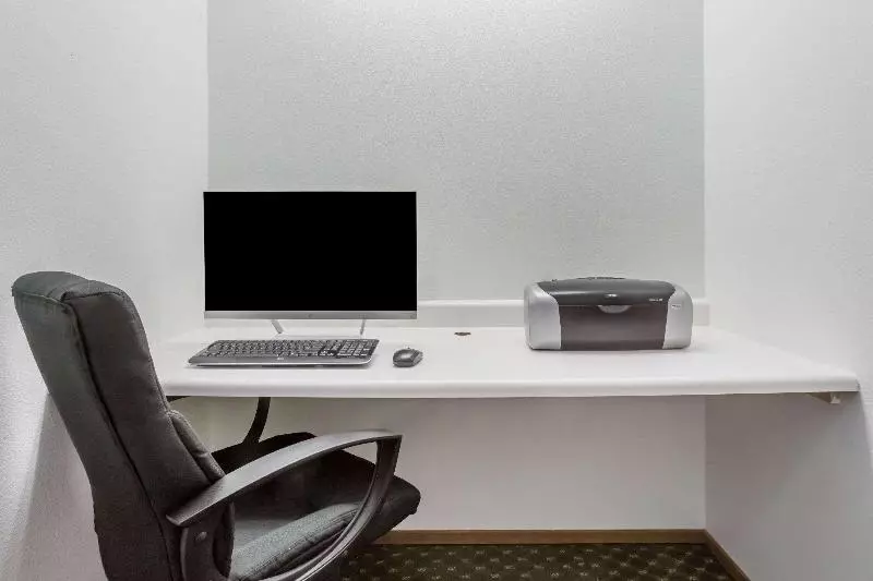 酒店 Super 8 By Wyndham Cloverdale Wine Country