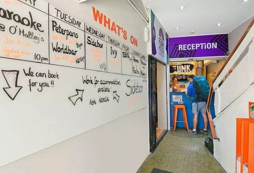 הוסטל Mad Monkey Downtown