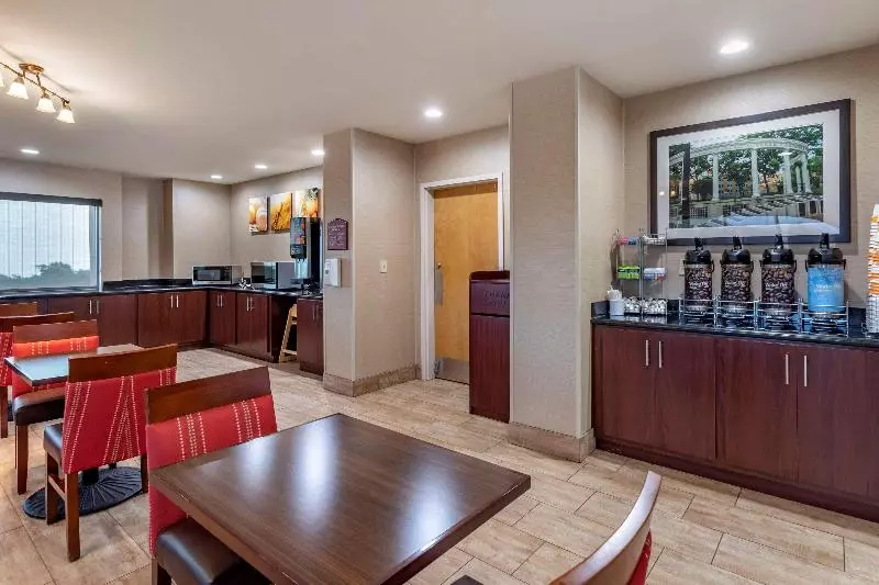 בית מלון כפרי Comfort Suites Florence Shoals Area