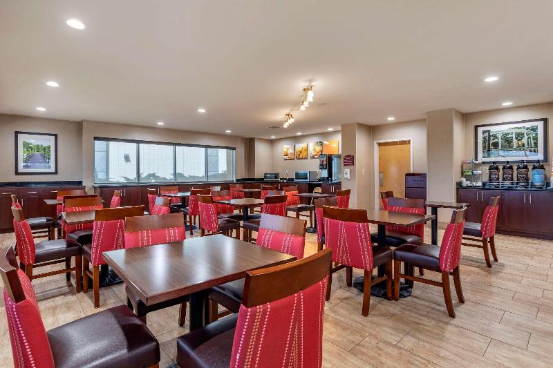 Отель Comfort Suites Florence Shoals Area