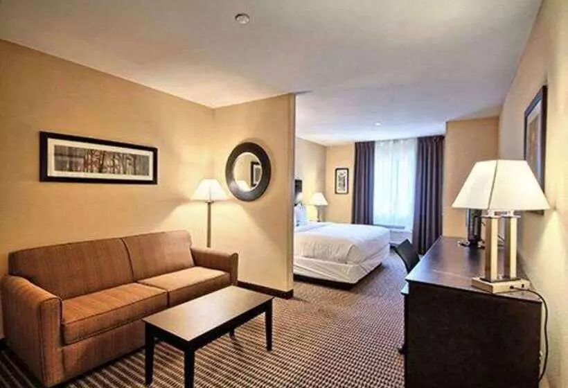 Отель Comfort Suites Lewisburg