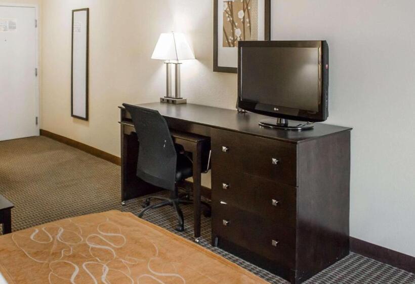 Отель Comfort Suites Lewisburg