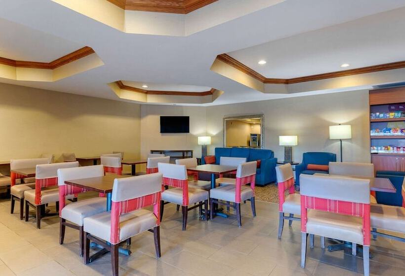 فندق Comfort Suites South Haven Near I96