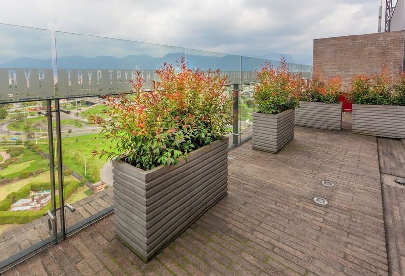 בית מלון כפרי Fairfield By Marriott Bogota Embajada