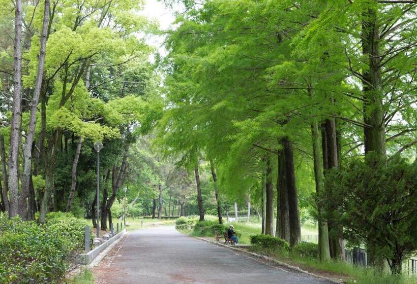 فندق Minamisenri Crystal