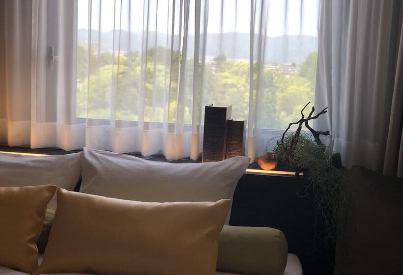 فندق Minamisenri Crystal