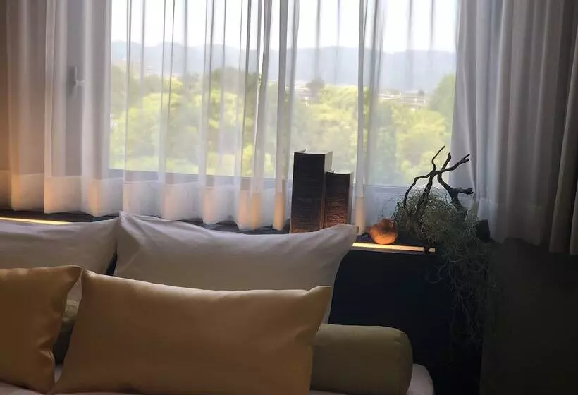 ホテル Minamisenri Crystal