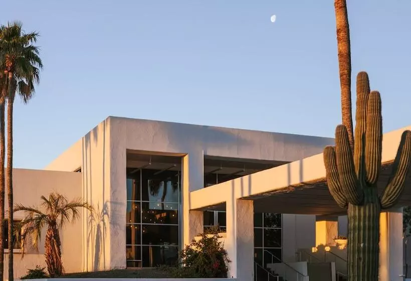 فندق The Monarch