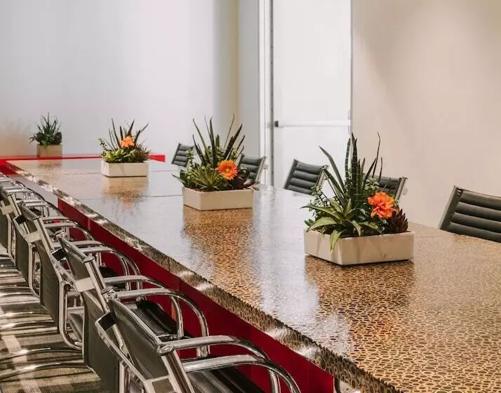 فندق The Monarch