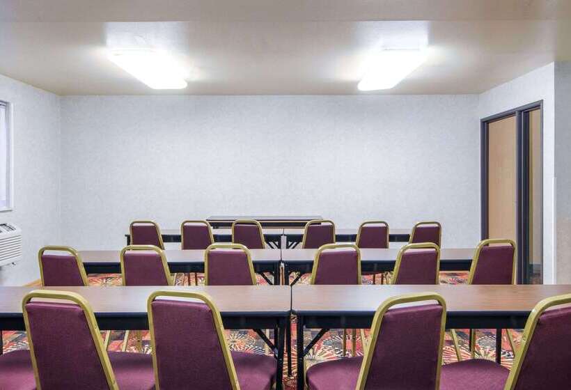 בית מלון כפרי Super 8 By Wyndham Wheeling Wv