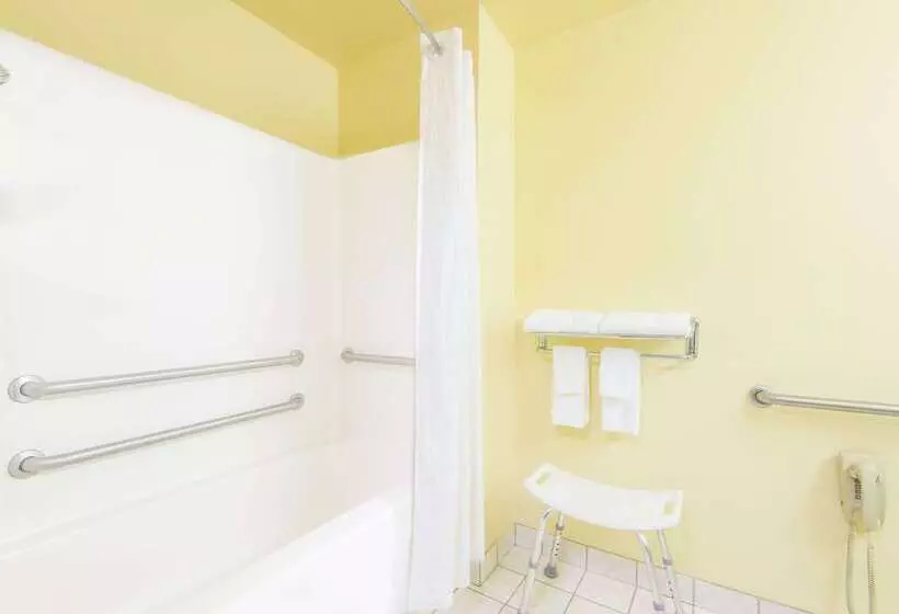 酒店 Super 8 By Wyndham Wheeling Wv