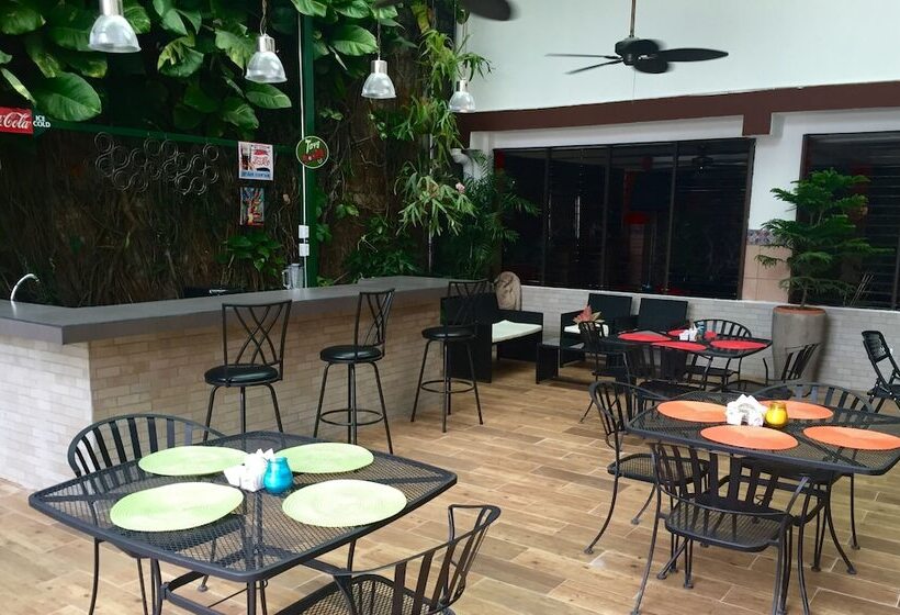 ホテル Alicante San Salvador