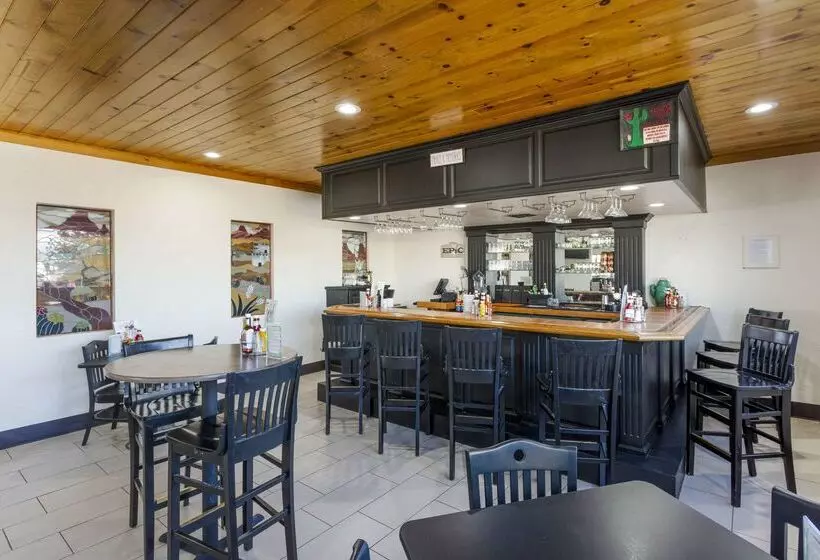 Отель Comfort Suites Ogden Conference Center