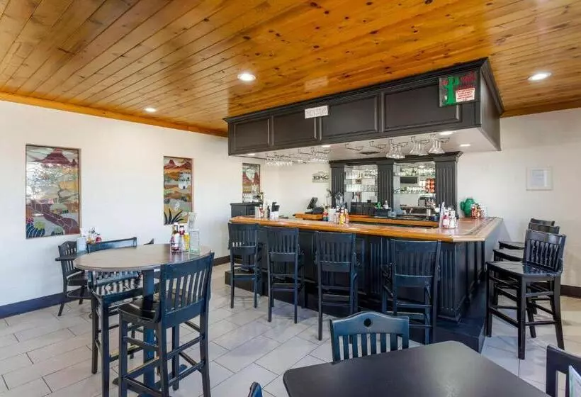 Отель Comfort Suites Ogden Conference Center