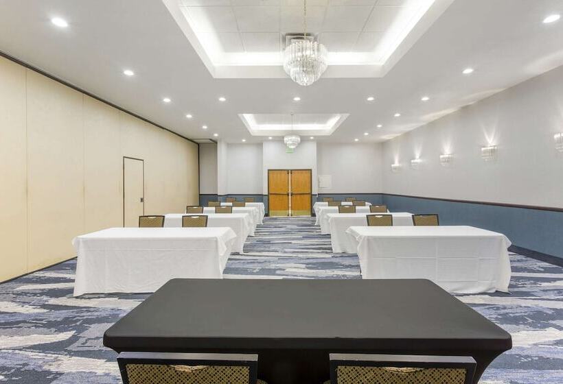 호텔 Comfort Suites Ogden Conference Center