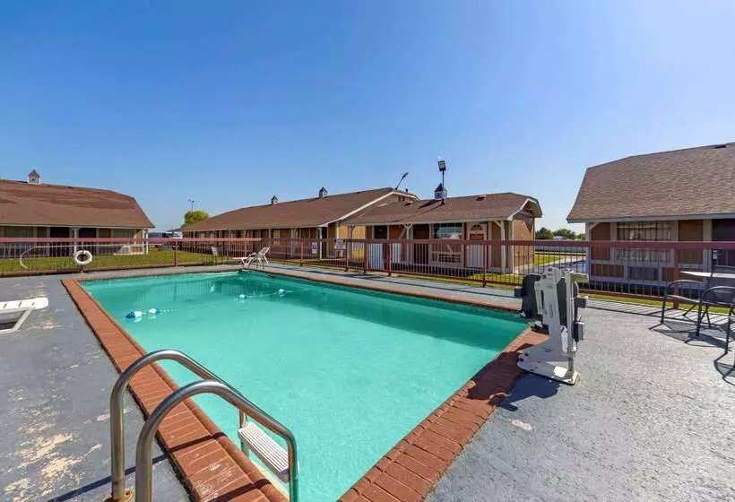 Отель Econo Lodge