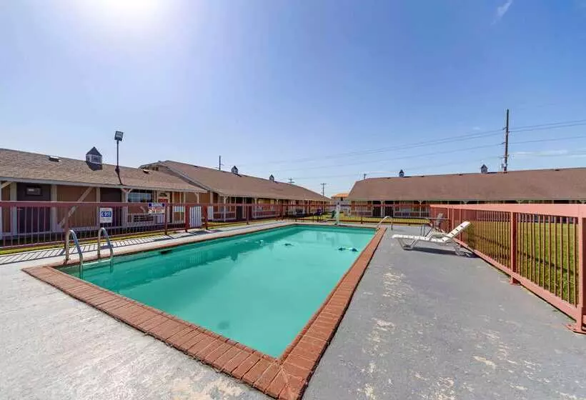 Отель Econo Lodge