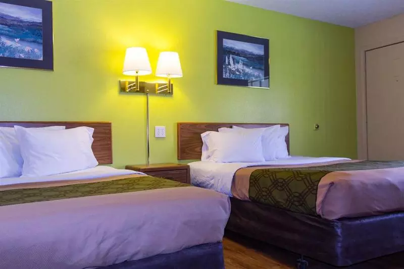 Отель Econo Lodge