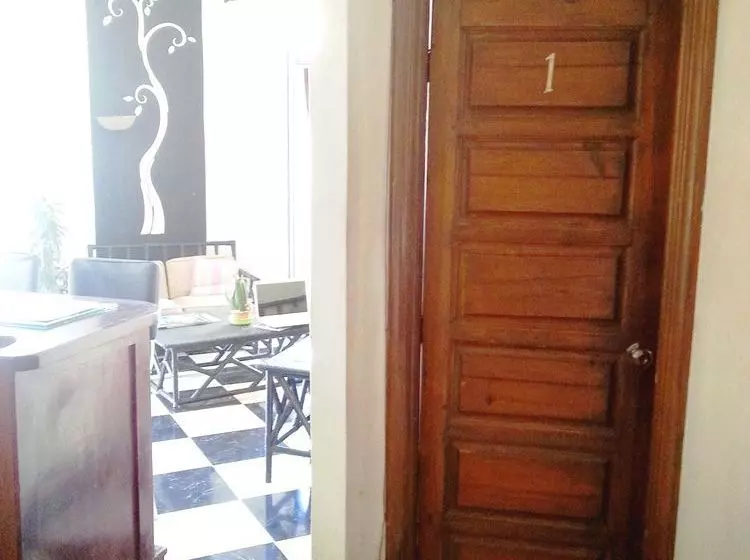 هتل Foreigners Club