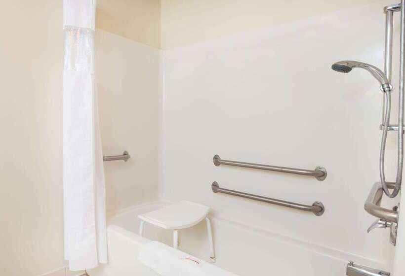 Howard Johnson By Wyndham Oacoma Hotel & Suites