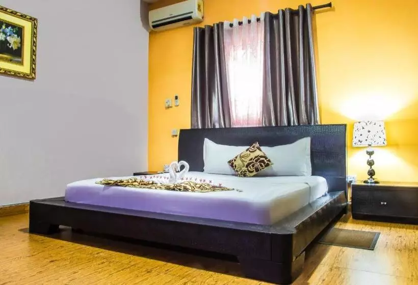 هتل Luxe Suites