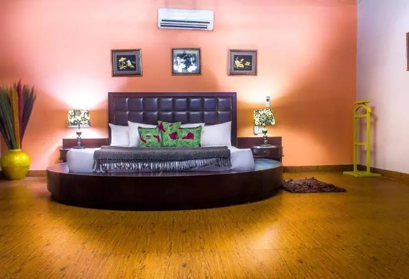 هتل Luxe Suites