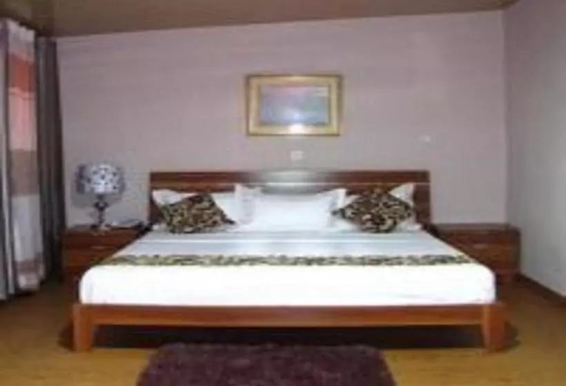 هتل Luxe Suites