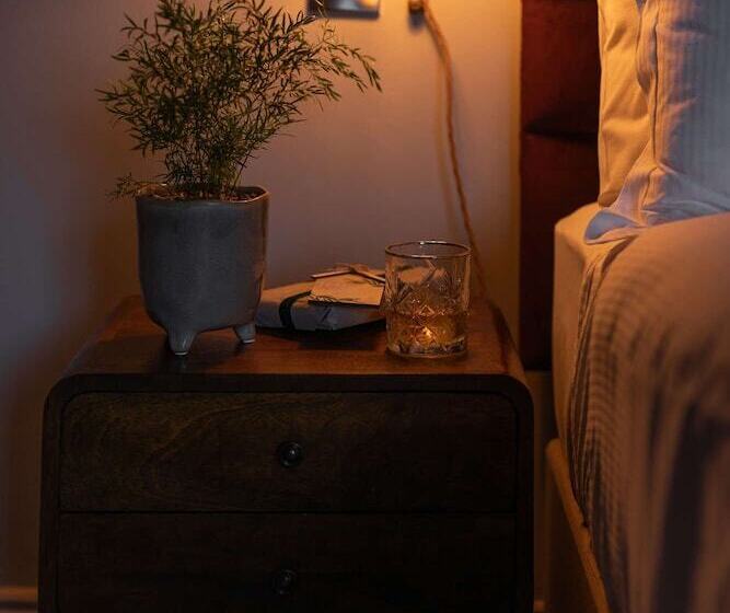 Отель The Carpenters Arms