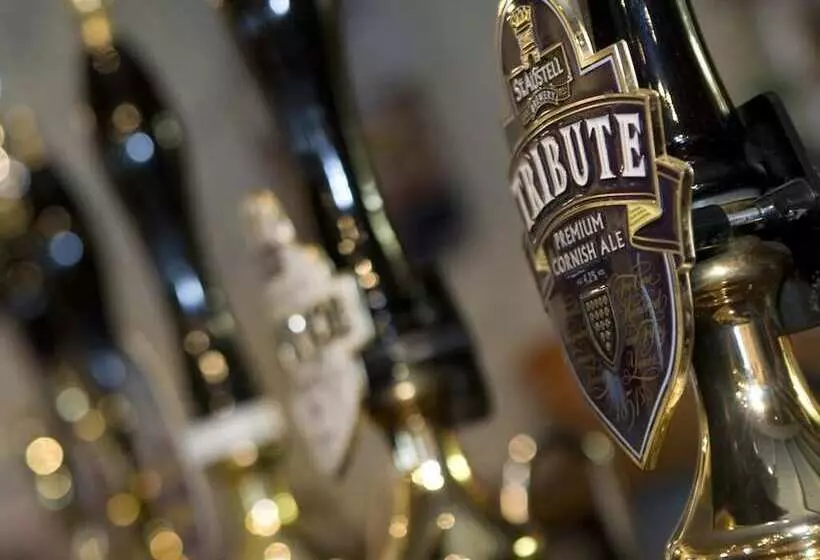 בית מלון כפרי Royal Oak Inn