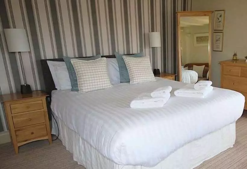 בית מלון כפרי Royal Oak Inn