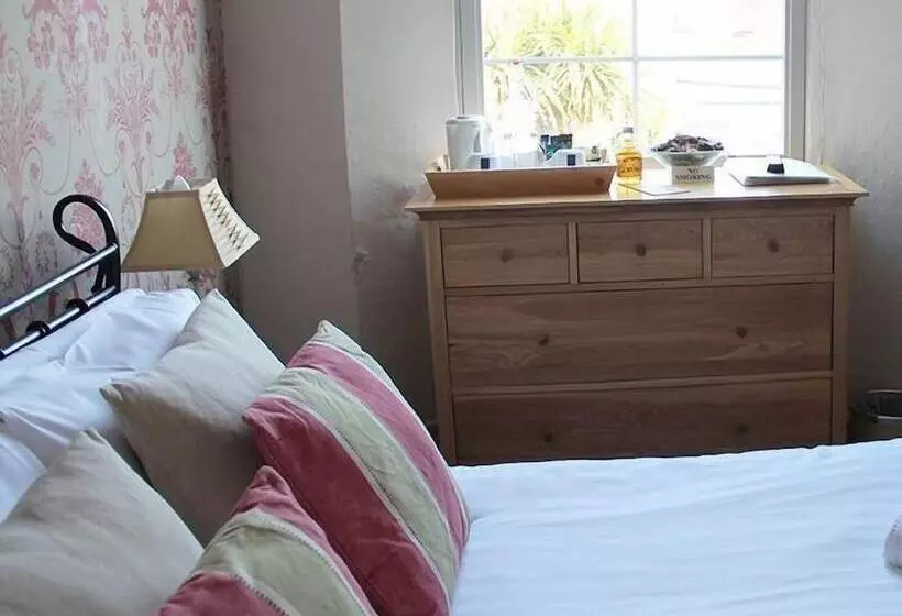 בית מלון כפרי Royal Oak Inn